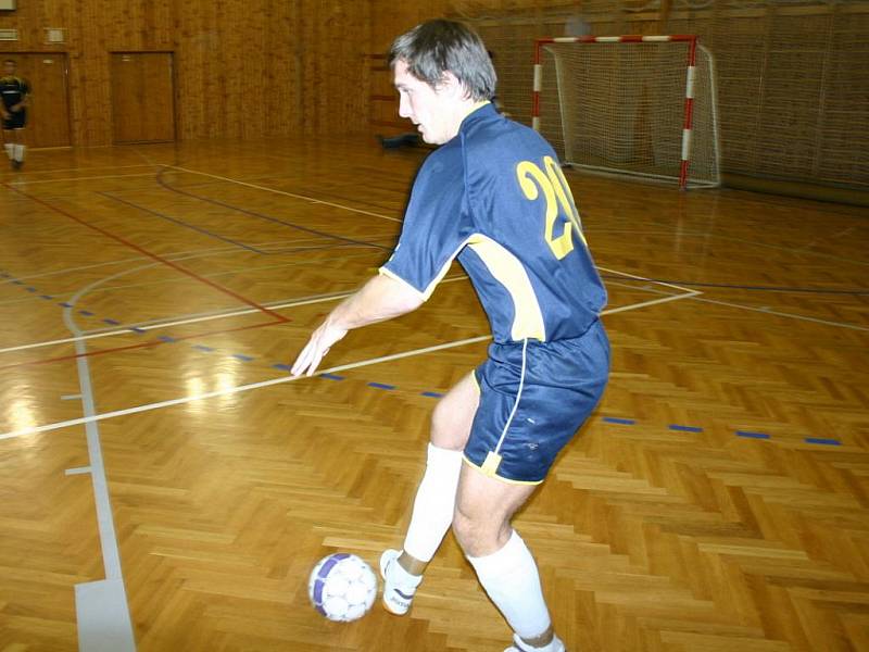 4. kolo okresní futsalové ligy: Malibu B - Dynamo