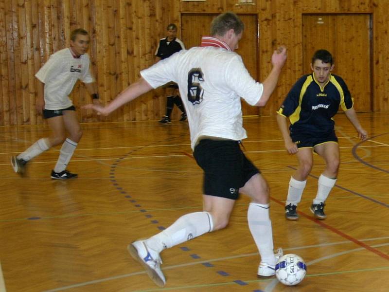 4. kolo okresní futsalové ligy: Malibu B - Dynamo