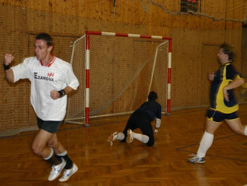 4. kolo okresní futsalové ligy: Malibu B - Dynamo