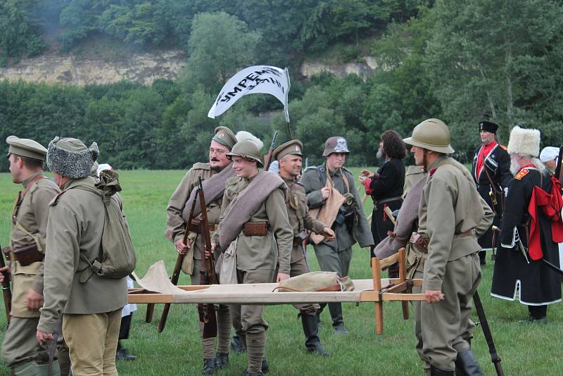 Střelba a výbuchy zněly v sobotu odpoledne 23. června z Krásné louky v Mladé Boleslavi.