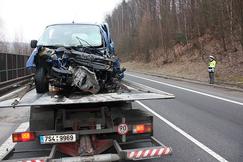 Hromadná dopravní nehoda na silnici I/38 mezi Debří a Hrdlořezy nedaleko Mladé Boleslavi.