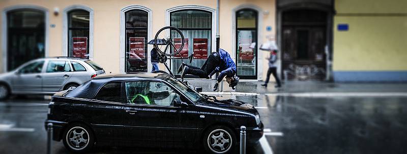 Škodovka odstartovala kampaň o bezpečí v provozu. Pro cyklisty i motoristy.