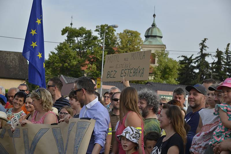 V Benátkách nad Jizerou přišlo na demonstraci proti premiérovi Andreji Babišovi na 150 lidí