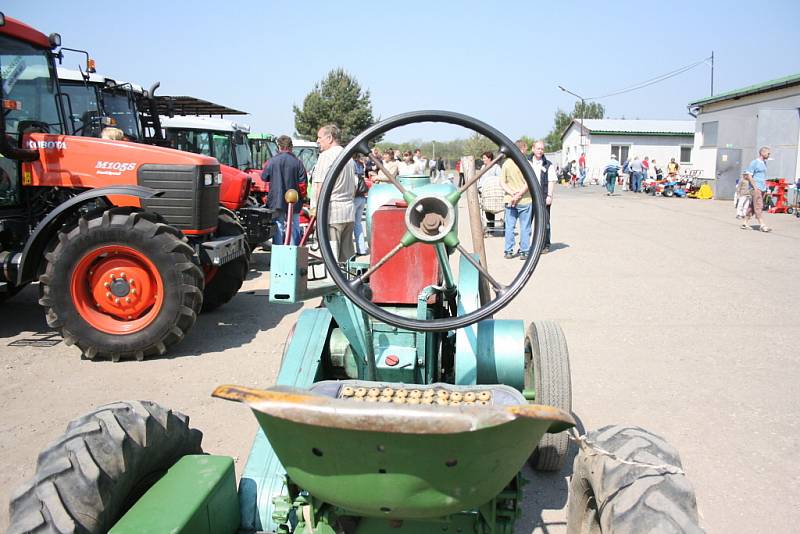 Výstava zahradní a zemědělské techniky v Agrozetcentru.