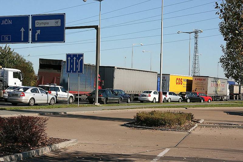 Kolony v Mladé Boleslavi a na D10 mají pomoci regulovat chytré technologie dopravní telematiky.