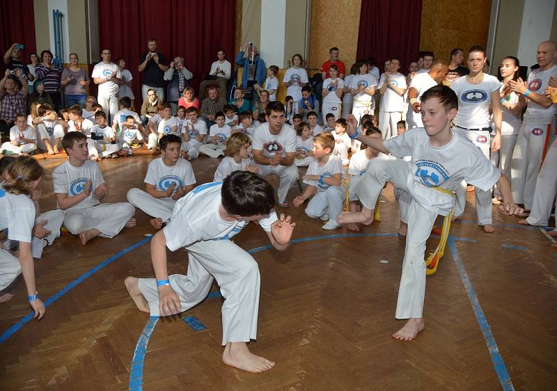 Vem Camará Capoeira Batizado e Troca de cordas 2014