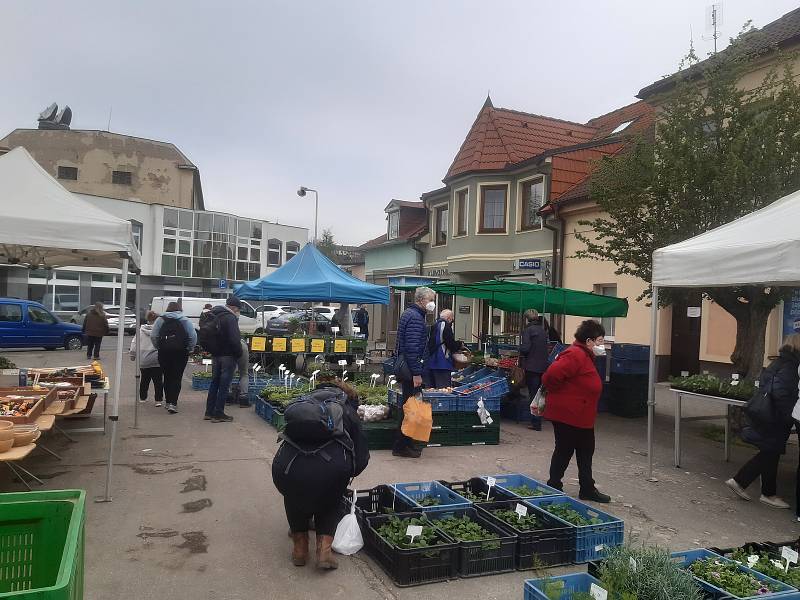 Farmářské trhy jsou zpátky také v Benátkách nad Jizerou