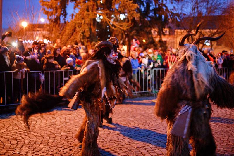 Eligor Krampus řádili v Bakově nad Jizerou.