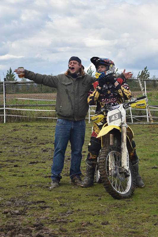 V Kobylnicích u Mladé Boleslavi na ranči U kulhavého velblouda se konal již druhý ročník Cross country hobby trail.