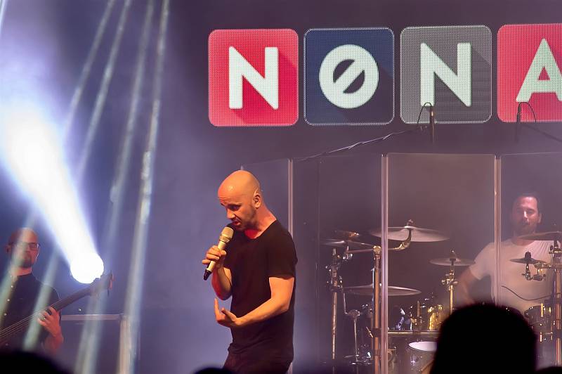 Koncert kapely No Name ve velkém sále Domu kultury v Mladé Boleslavi.