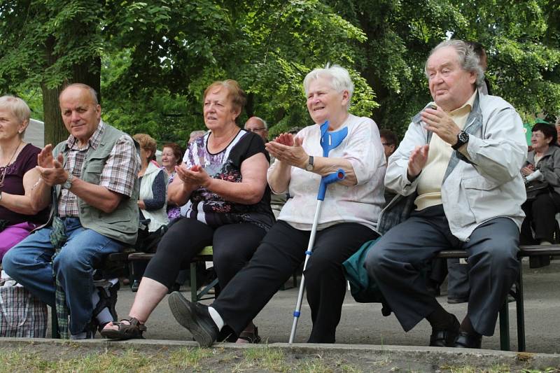 Vtelenská dechparáda zaplnila areál zámku Stránov