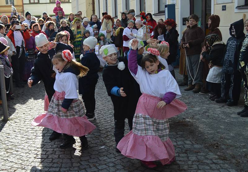 MASOPUSTNÍ REJ nechyběl o víkendu ani v Bělé pod Bezdězem.