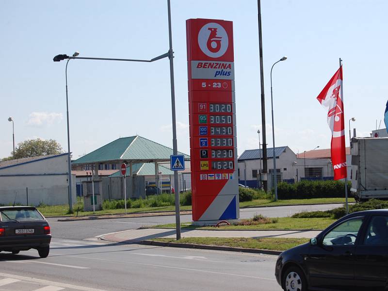 Benzina Kosmonosy. V červenci se zde Natural 95 prodával za 30,60, dnes za 30,50. Diesel minulý rok 28,20 a dnes 33,20 korun.