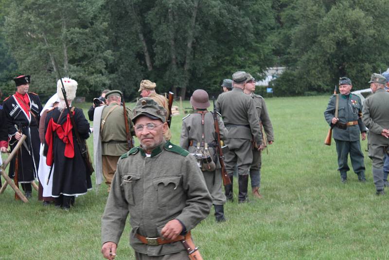 Střelba a výbuchy zněly v sobotu odpoledne 23. června z Krásné louky v Mladé Boleslavi.