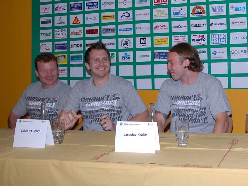BK Mladá Boleslav: zleva Michal Sup, Lukáš Pabiška, Jaroslav Kasík