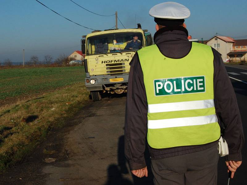 Dopravní policisté na Mladoboleslavsku si posvítili na náklaďáky. Zajímali se především o jejich technický stav.