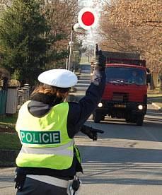 Dopravní policisté na Mladoboleslavsku si posvítili na náklaďáky. Zajímali se především o jejich technický stav.