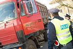 Dopravní policisté na Mladoboleslavsku si posvítili na náklaďáky. Zajímali se především o jejich technický stav.