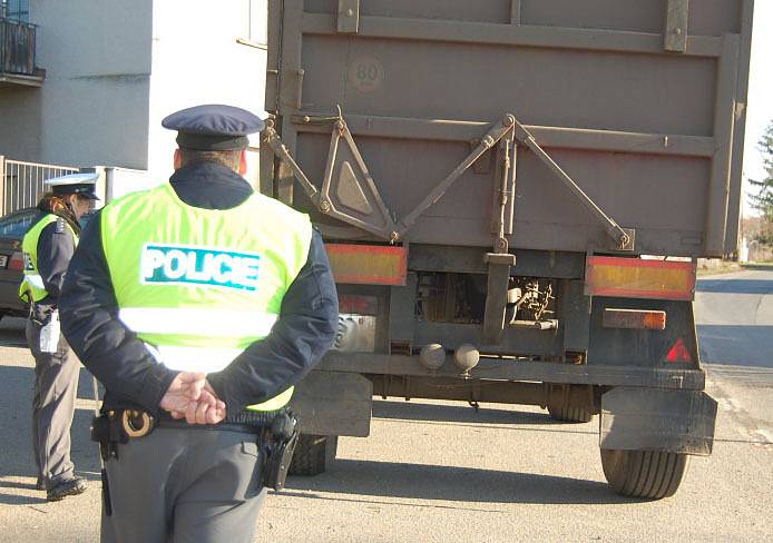 Dopravní policisté na Mladoboleslavsku si posvítili na náklaďáky. Zajímali se především o jejich technický stav.
