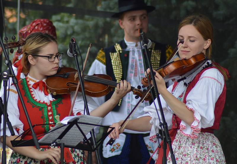 Bakov nad Jizerou patřil v sobotu folkloru. Již po sedmé se tu totiž konal Pojizerský folklorní festival, který opět přilákal tisíce návštěvníků.