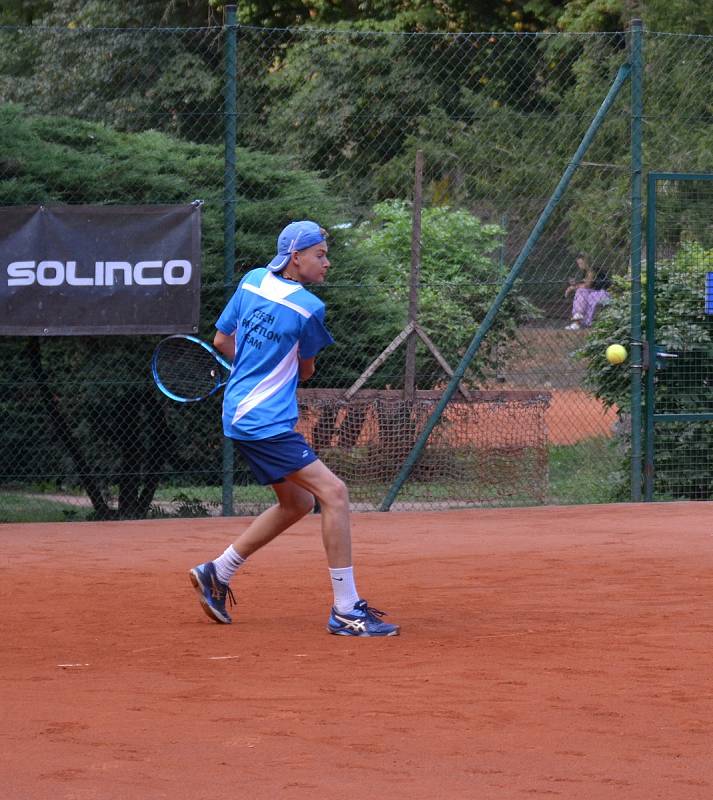 Tenista Matěj Volf uspěl na mistrovství světa v nezvyklém raketovém čtyřboji. Racketlon v sobě kombinuje ping pong, badminton, squash a tenis.