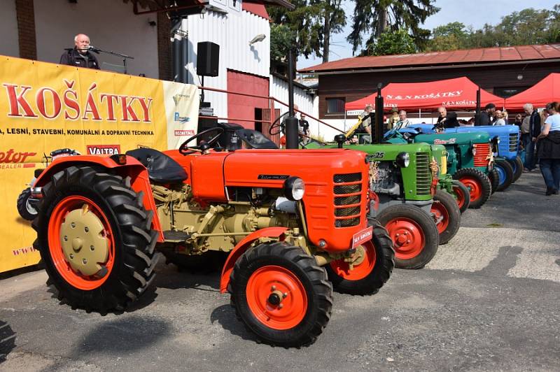 Do Kropáčovy Vrutice se opět sjeli milovníci traktorů a zemědělské techniky.