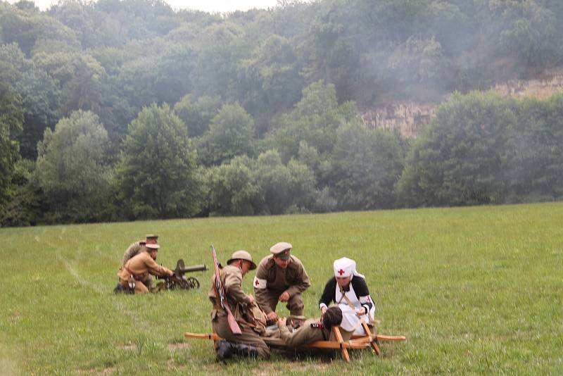 Střelba a výbuchy zněly v sobotu odpoledne 23. června z Krásné louky v Mladé Boleslavi.