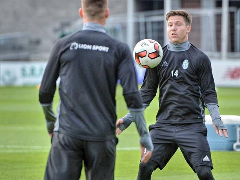 Trénink fotbalistů Mladé Boleslav v Dublinu před zápasem Evropské ligy.