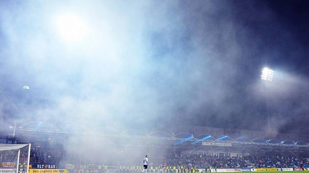 Bez žaluzií by to nešlo! Mladá Boleslav řeší světelný smog u stadionu -  Pražský deník