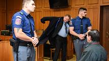Obviněný jednasedmdesátiletý senior Jaromír Balda ve středu 9. ledna 2019 u Krajského soudu v Praze.