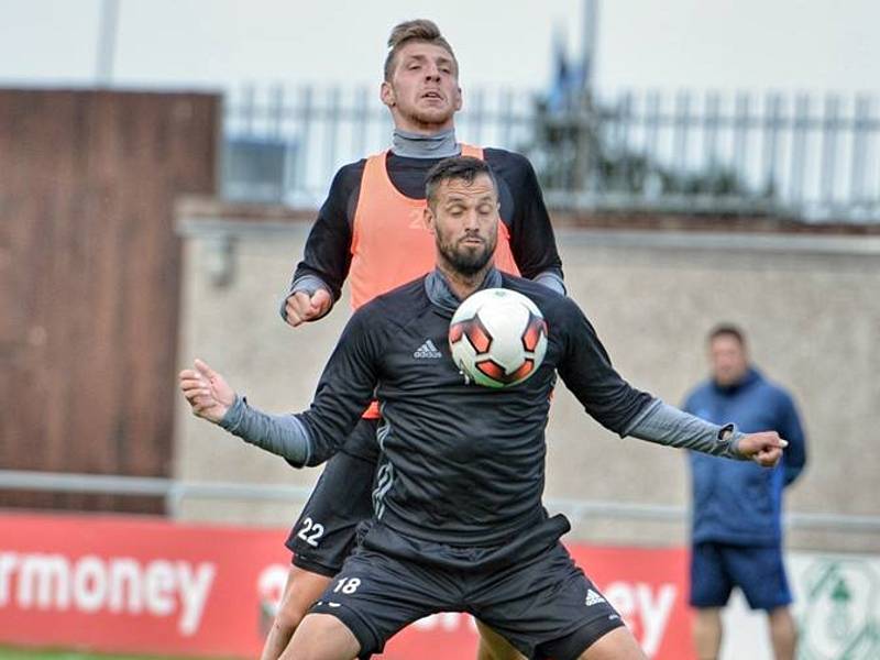 Trénink fotbalistů Mladé Boleslav v Dublinu před zápasem Evropské ligy.