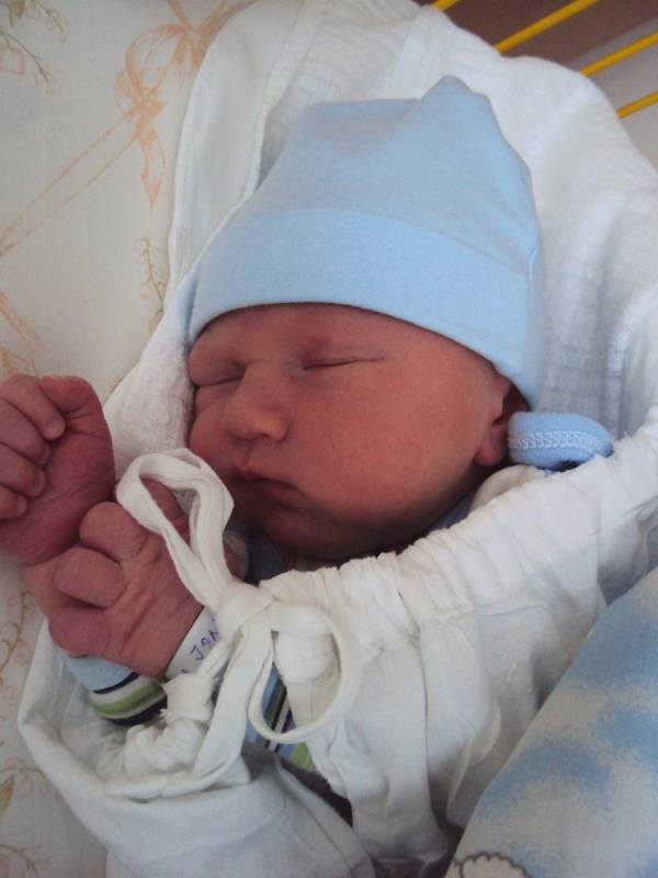 JAN Houška se narodil 21. ledna rodičům Adéle a Janovi, jeho porodní míry byly 3,54 kg a 50 cm. Doma v Horkách nad Jizerou ho čeká bráška Matěj.  