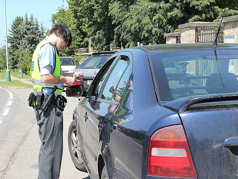 Policisté kontrolovali doklady i technický stav vozidel