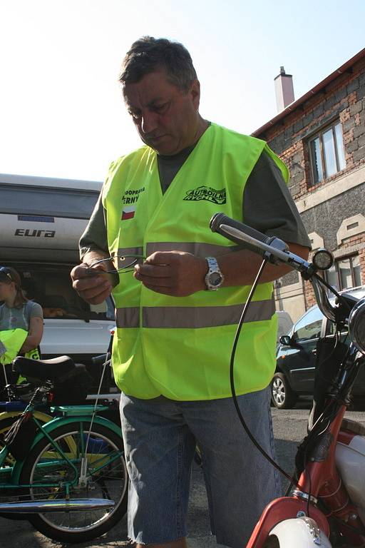 Pětice mopedářů z Mnichova Hradiště včera vyrazila do italské Pisy!