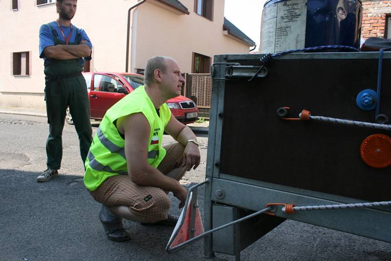 Pětice mopedářů z Mnichova Hradiště včera vyrazila do italské Pisy!