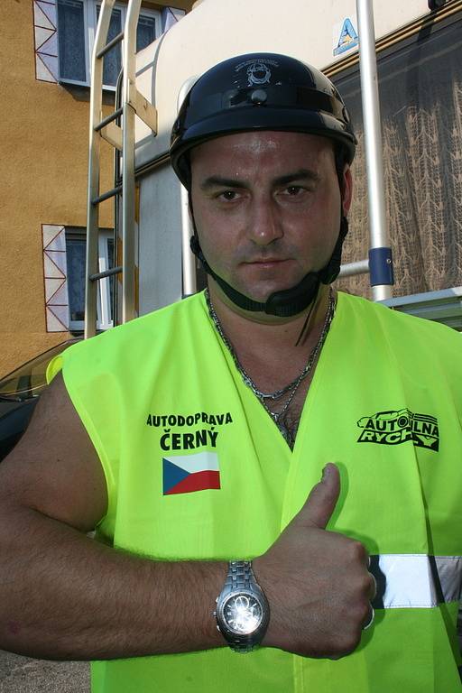 Pětice mopedářů z Mnichova Hradiště včera vyrazila do italské Pisy!