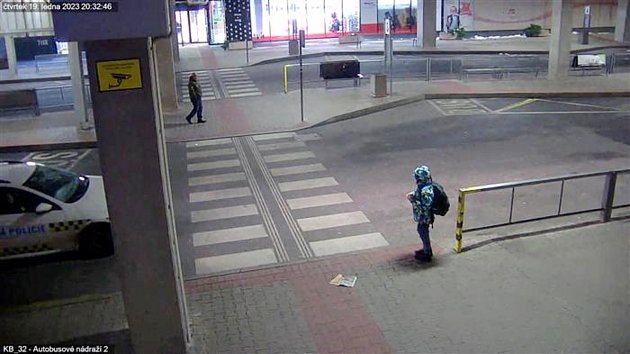 Pohřešovaný chlapec na autobusovém stanovišti u Bondy centra v Mladé Boleslavi.