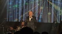 Zlatý slavík Karel Gott vystoupil v pátek 6. prosince 2013 v Domě kultury v Mladé Boleslavi. Tuto předvánoční kulturní lahůdku připravil pro své členy ZO OS Kovo Škoda Auto.