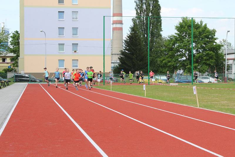 PÁTÁ ZÁKLADNÍ škola Mladá Boleslav se letos už podruhé zapojila do charitativní akce Run and Help aneb běhání, které pomáhá.