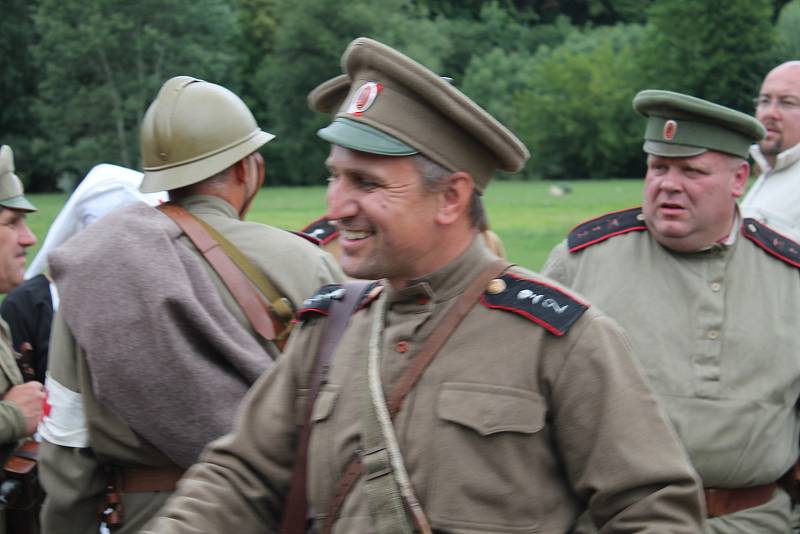 Střelba a výbuchy zněly v sobotu odpoledne 23. června z Krásné louky v Mladé Boleslavi.