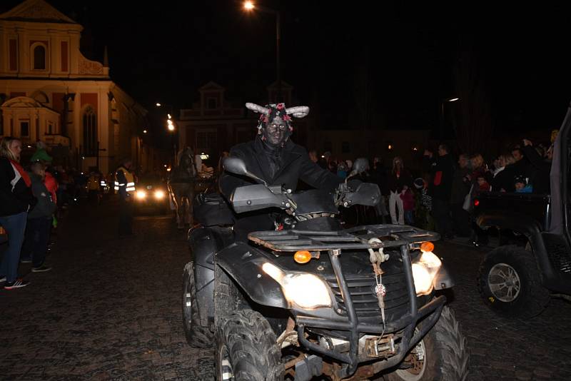 Mikuláš, čert a andělé na Staroměstském náměstí v Mladé Boleslavi