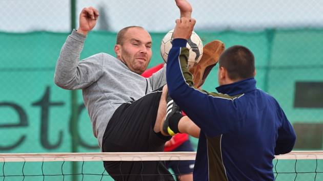 Ve Sportovním areálu Kolomuty se uskutečnil o víkendu nohejbalový turnaj trojic - 10. ročník Helada Cup, kterého se zúčastnilo 31 hráčů, 10 týmů. 