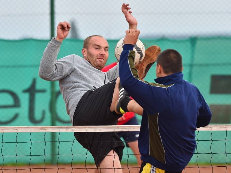 Ve Sportovním areálu Kolomuty se uskutečnil o víkendu nohejbalový turnaj trojic - 10. ročník Helada Cup, kterého se zúčastnilo 31 hráčů, 10 týmů. 