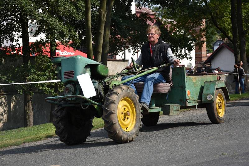 Do Kropáčovy Vrutice se opět sjeli milovníci traktorů a zemědělské techniky.