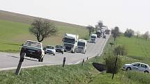 Havárie na okraji Bratronic  na Mladoboleslavsku na dvě hodiny zablokovala oba směry silnici I/38 mezi Mladou Boleslaví a Nymburkem. V obou směrech se vytvořily dlouhé kolony aut.