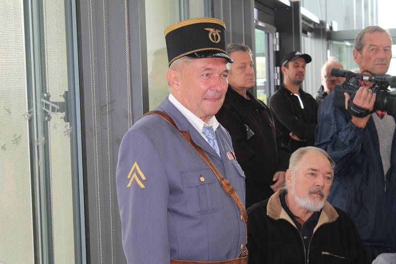 Na mladoboleslavském letišti byla v neděli slavnostně pokřtěna replika francouzského letadla z roku 1913 Caudron G3. Nadační fond letadla Metoda Vlacha stavěl tento stroj osm let a poprvé zde do oblak vzlétl na konci září.