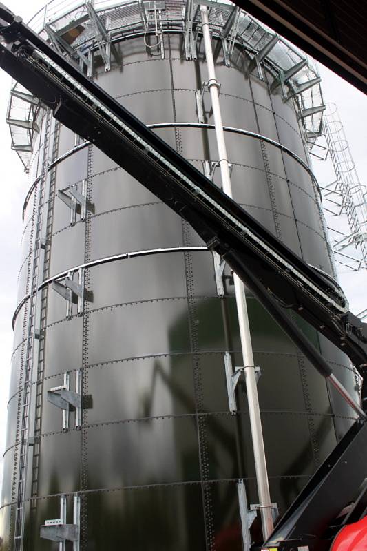V průmyslové zóně v Plazích vznikla nová bioplynová stanice. Je unikátem v celé zemi. Zpracovávat totiž bude bioodpad, především zbytky z jídelen, restaurací a obchodů.