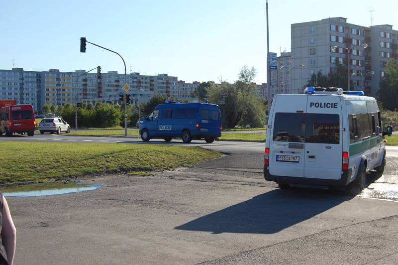 Pochod neonacistů ulicemi Mladé Boleslavi.