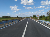 Nově zrekonstruovaná silnice třetí třídy slouží motoristům jihovýchodně od Mladé Boleslavi.