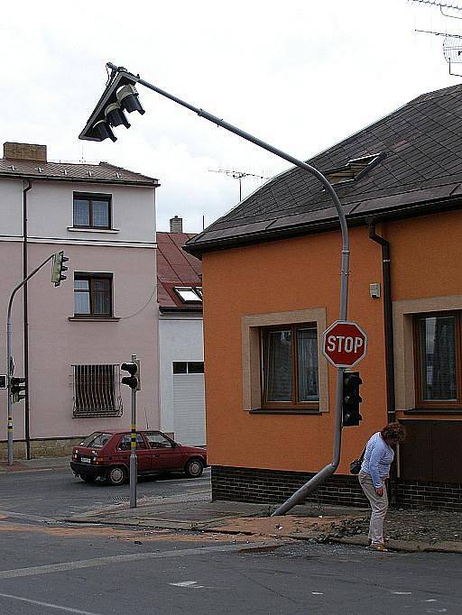 Nehoda sanitky v Mladé Boleslavi.